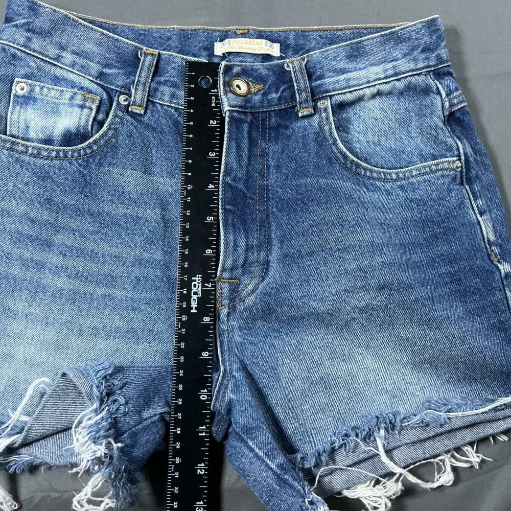 Pull&Bear Womens High Waisted Raw Hem Denim Shorts Medium Wash Blue Size 26 US 4